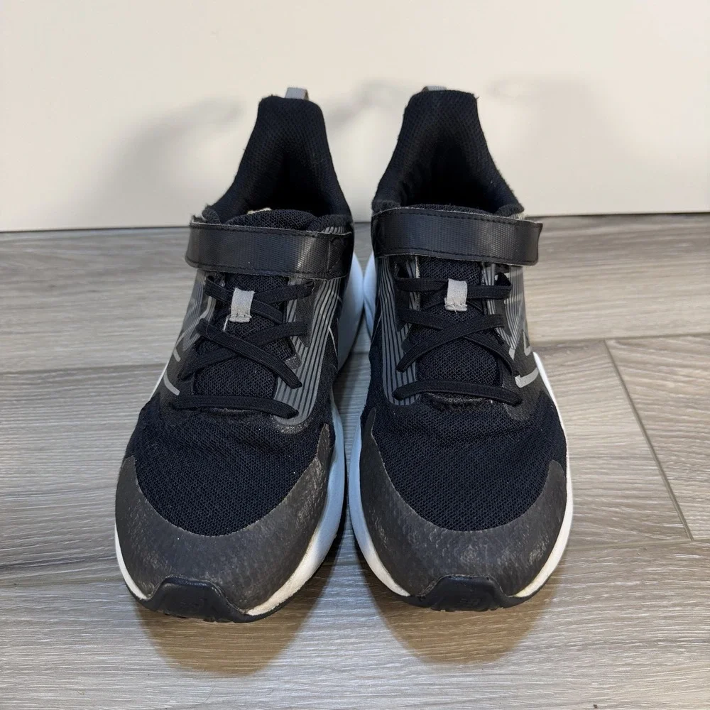 New Balance Unisex-Child Rave V2 Lace Hook‎ and Loop Wide Kids Size 5